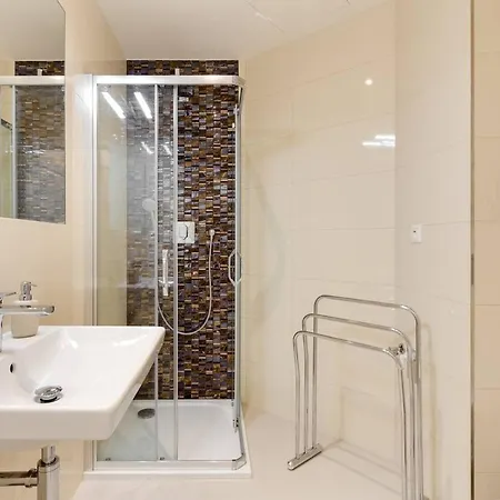 New Luxury In The Centre With Netflix